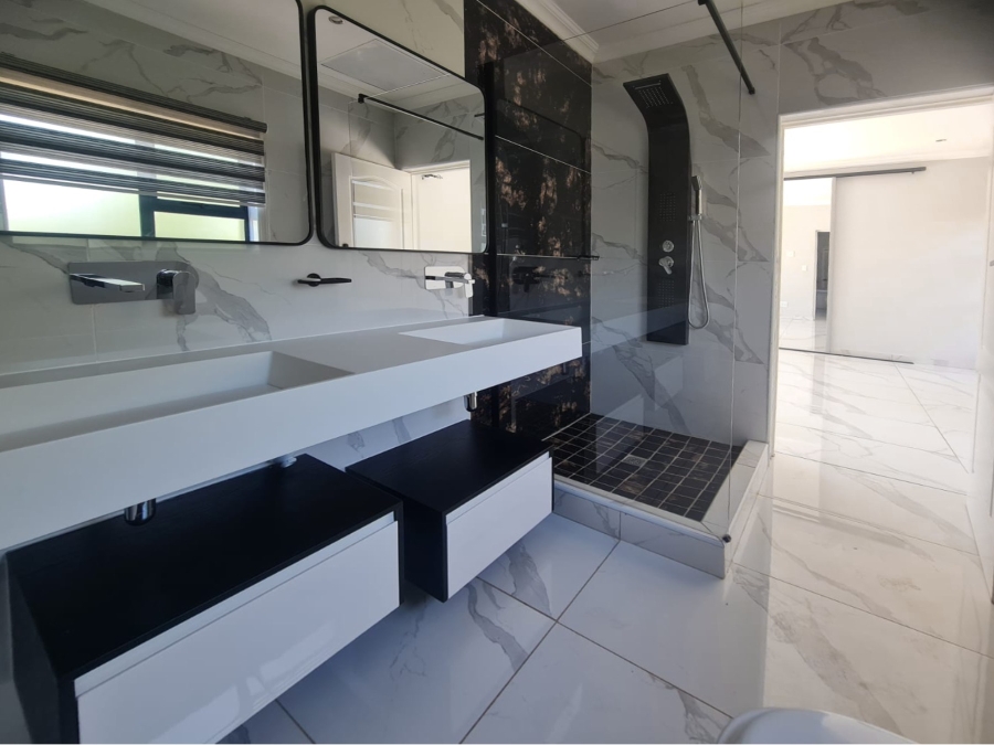 To Let 4 Bedroom Property for Rent in Melodie North West